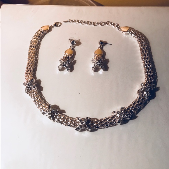 Jewelry - Picture 2 of 3